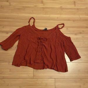 Cold shoulder tie down front shirt